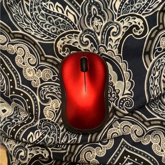 Wireless Logitech Mouse - Picture 2 of 3